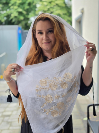Esarfe si Baticuri - Marama Traditionala cu broderie Inflorata