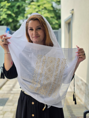 Esarfe si Baticuri - Marama Traditionala cu broderie Inflorata