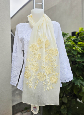 Esarfe si Baticuri - Marama Traditionala cu broderie Inflorata