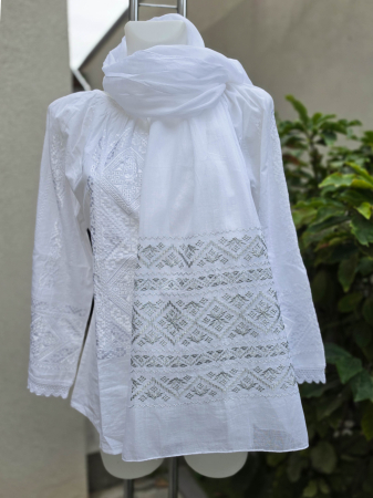 Esarfe si Baticuri - Marama Traditionala cu broderie Inflorata