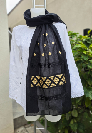 Esarfe si Baticuri - Marama Traditionala cu broderie Inflorata