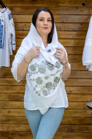 Marama Traditionala cu broderie Inflorata [0]