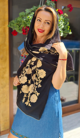 Esarfe si Baticuri - Marama Traditionala cu broderie Inflorata!