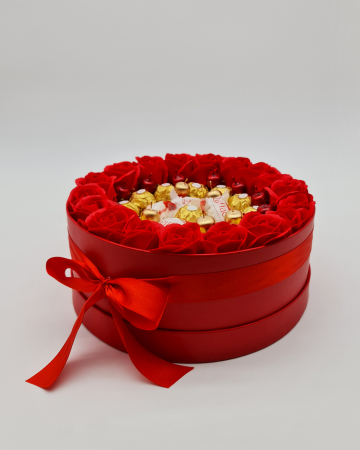 Set cadou – Trandafiri sapun – Cutie rotunda – rosie – bomboane! [1]