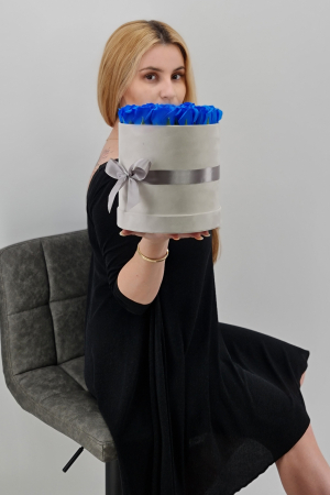 Set cadou – Trandafiri sapun – cutie catifea cu trandafiri albastri [2]
