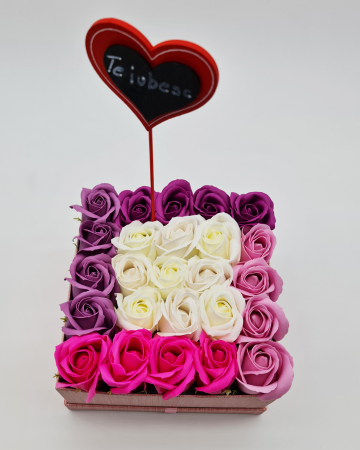 Set cadou – Trandafiri sapun – patrat mediu – te iubesc! [1]