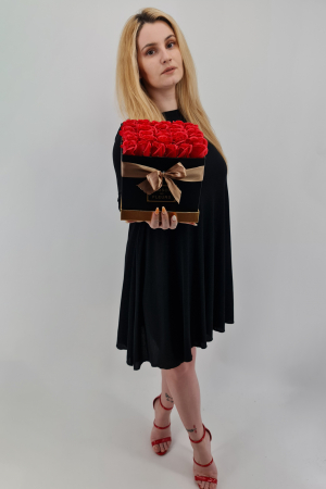 Set cadou – Trandafiri sapun – cutie patrata cu trandafiri rosi [0]