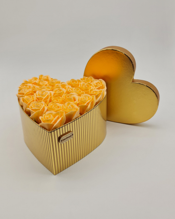 Set cadou - Trandafiri sapun - Inima flori Crem si Auriu [1]