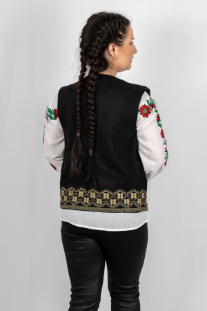 Vesta brodata cu model traditional Alina 16 [2]