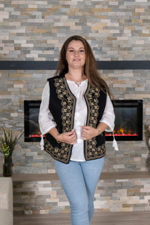 Vesta brodata cu model traditional Alina 18 [3]