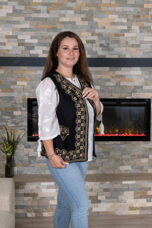 Vesta brodata cu model traditional Alina 18 [2]