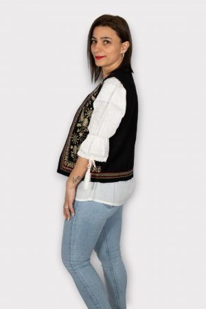 Vesta brodata cu model traditional Alina 20 [3]