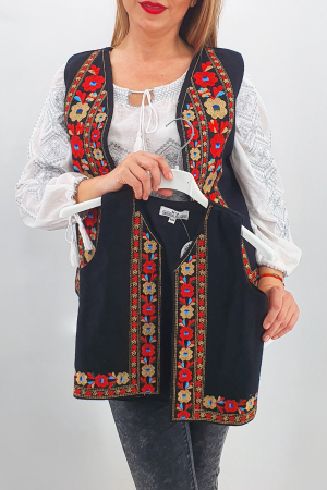 Vesta brodata cu model traditional Damiana [4]