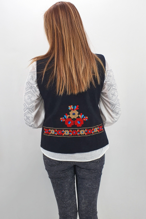 Vesta brodata cu model traditional Damiana [3]