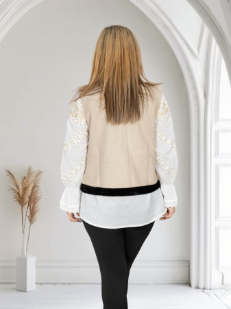 Vesta brodata cu model traditional Alina 26 [4]