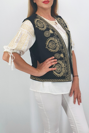 Vesta brodata cu model traditional Alina [5]
