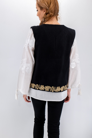 Vesta brodata cu model traditional Alina 6 [3]