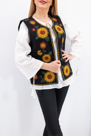 Femei - Vesta brodata cu model traditional Floarea Soarelui