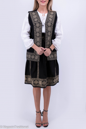 Vesta brodata cu model traditional Alina 11 [2]