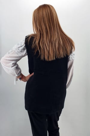 Vesta brodata din tricot [2]