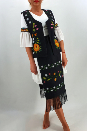 Set Vesta si Fote brodate cu model traditional  Valerica [2]