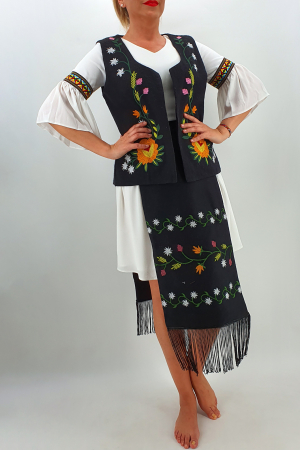 Set Vesta si Fote brodate cu model traditional  Valerica [0]