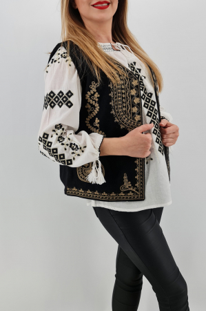 Vesta brodata cu model traditional Angelica 3 [2]