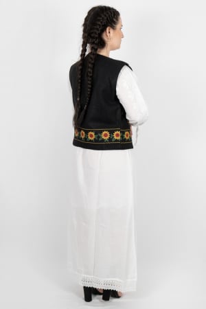 Vesta brodata cu model traditional Floarea Soarelui 2 [2]