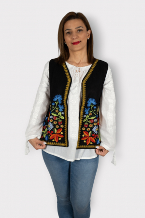Vesta brodata cu model traditional Angi 15 [3]