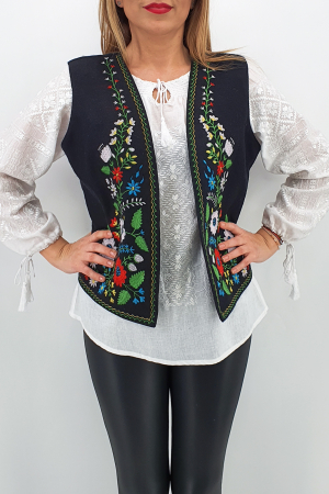 Vesta brodata cu model traditional Angi 4 [2]