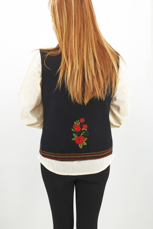 Vesta brodata cu model traditional Soriana [4]