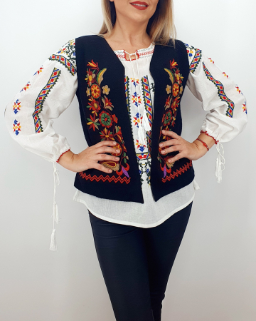 Vesta brodata cu model traditional Angi 7 [2]