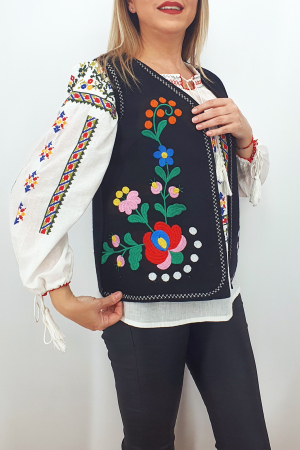 Femei - Vesta brodata cu model traditional Angi 8