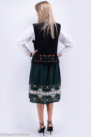 Vesta brodata cu model traditional Angi 10 [5]