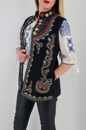 Vesta brodata cu model traditional Ania 3 [2]