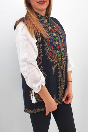 Vesta brodata cu model traditional  Ania 2 [3]