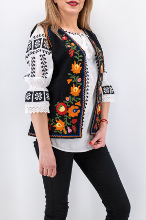 Vesta brodata cu model traditional Doina 5 [2]
