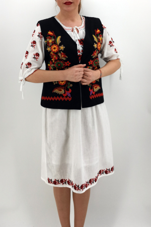 Vesta brodata cu model traditional Filoftea 3 [2]