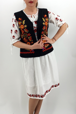 Vesta brodata cu model traditional Filoftea 3 [1]