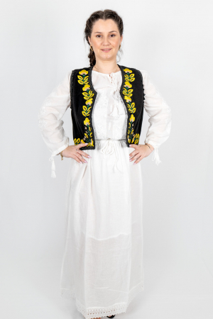 Vesta brodata cu model traditional Flori [0]
