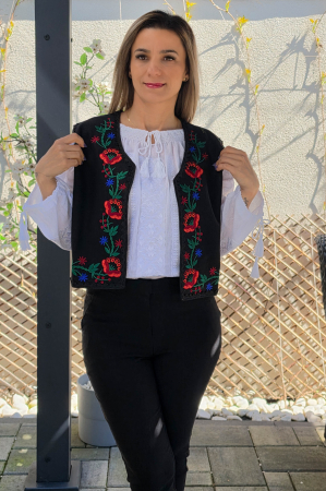 Vesta brodata cu model traditional Flori 3 [1]