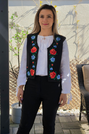 Vesta brodata cu model traditional Flori 4 [1]