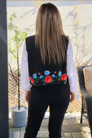 Vesta brodata cu model traditional Flori 4 [3]