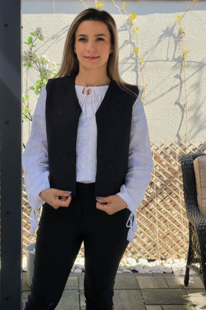 Vesta brodata cu model traditional Flori 6 [1]