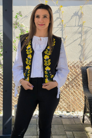 Vesta brodata cu model traditional Flori 2 [1]