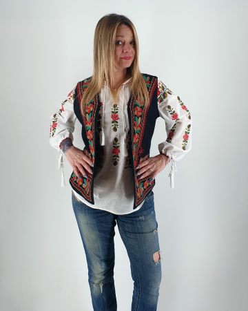 Vesta brodata cu model traditional Lucretia [1]