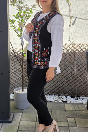 Vesta brodata cu model traditional Suzi 7 [2]