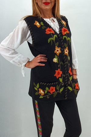 Vesta brodata din tricot 2 [1]