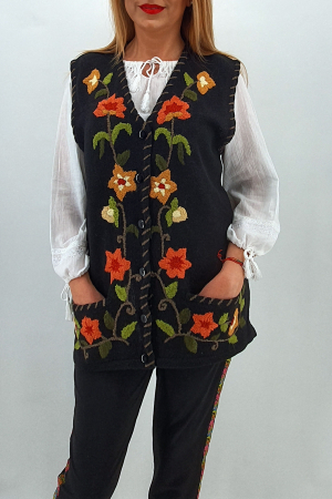 Vesta brodata din tricot 2 [0]