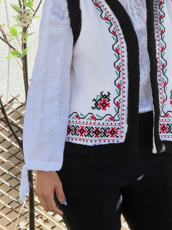 Vesta brodata traditional Dorina 4 [1]